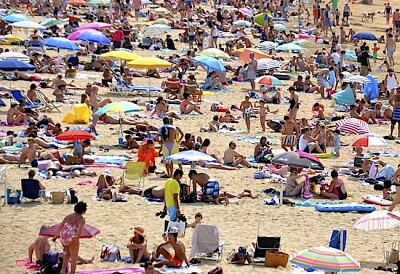 Plage bondée