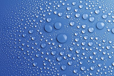 Wasser lässt Nahaufnahme fallen