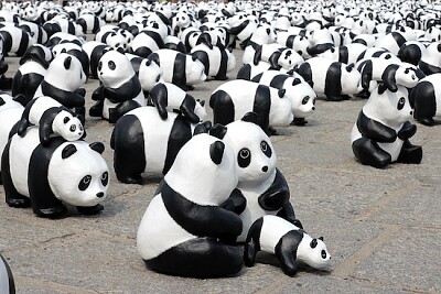 Sculture di orsi panda