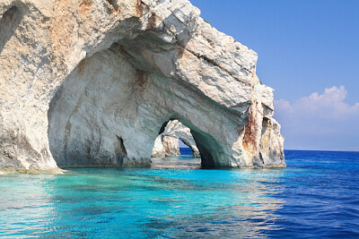 Cavernas azuis em Zakynthos, Grécia