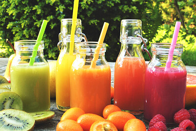 Färgglad fruktjuice