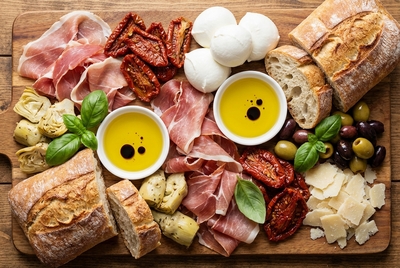 Tavolo rustico per la festa italiana