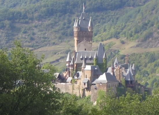 Castelo perto do rio Reno, Alemanha