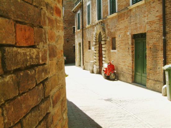 Vespa típica, Italia