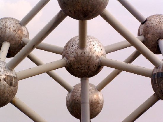 Атомна скулптура, Брюксел, Белгия