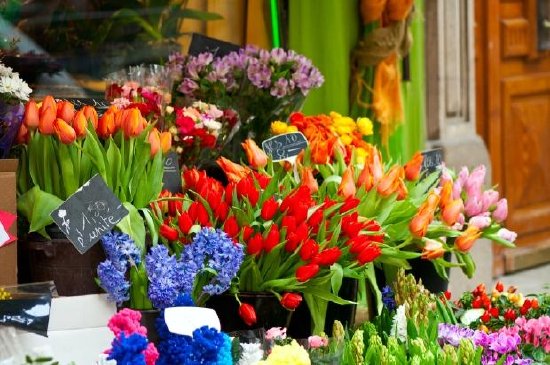 Уличен пазар за цветя