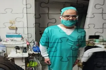 אני בפורים 224 מחופש לרופא מנתח