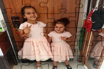 בנות אחינתי כשהיו קטנות לפני שנתיים בבית שלי