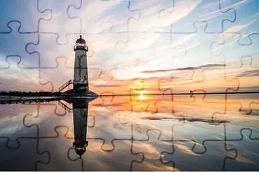 Faro al atardecer