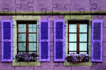 פאזל של Windows with Purple Shutters