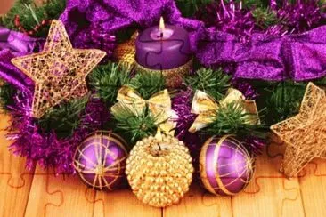 פאזל של Purple and Golden Ornaments