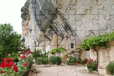 Les Eyzies Rockhouses near Lascaux  France jigsaw puzzle