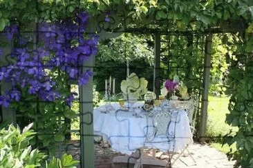 Intimate Patio Dining jigsaw puzzle