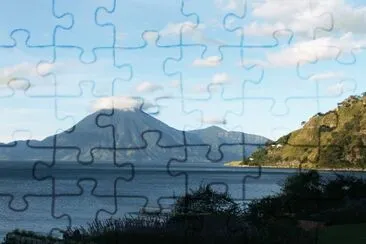 volcans au bord du lac ATITLAN jigsaw puzzle