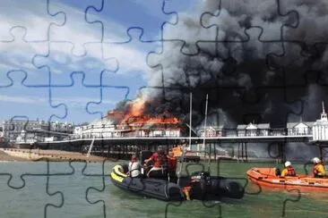 פאזל של INCENDIO EN LA COSTA SUR DE INGLATERRA.