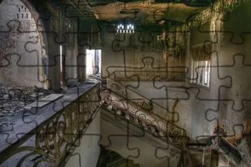 UNA GRAN CASA ABANDONADA
