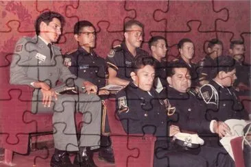 EL INSP. GUERRERO Y SUS ALUMNOS EN EL TEATRO