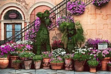 Topiary puppies