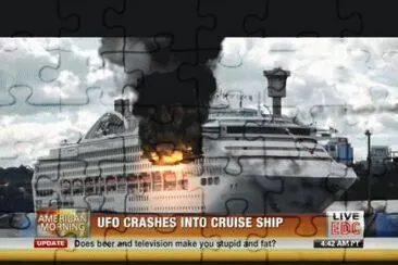 OVNI CHOCA CON UN CRUCERO.