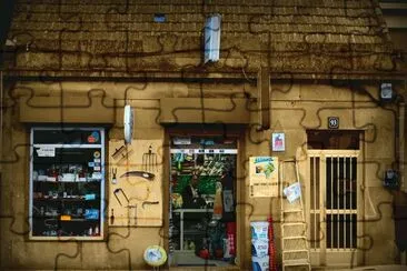 Una ferreteria algo solitaria jigsaw puzzle