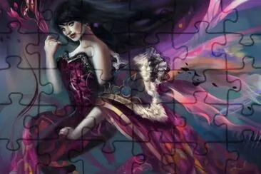 Mujer de pelo negro y vestido violeta