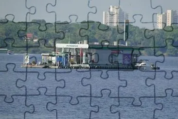 Posto de CombustÃ­vel Flutuante - Manaus - AM