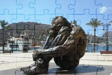 estatua en el puerto-cartagena