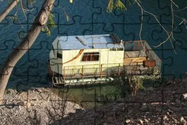 פאזל של Casa flotante en el Embalse Agua del Toro. Mendoza. Argentina