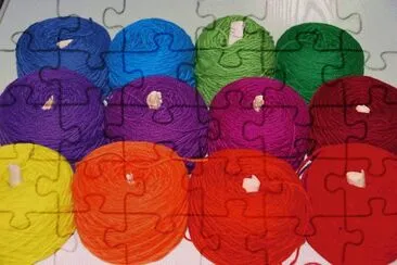 פאזל של Colored Yarn