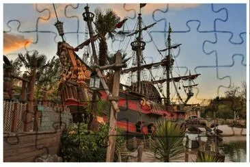 Disneyland Paris Hook Jolly Roger
