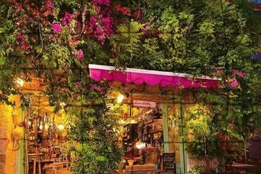 Bonita terraza para tomar una copa