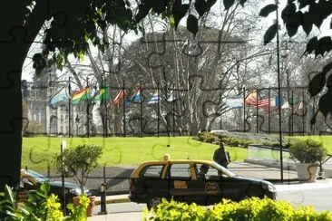 En Retiro. Ciudad de Buenos Aires. Argentina jigsaw puzzle