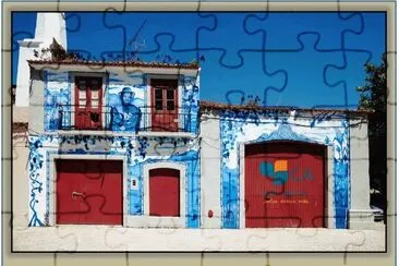 EDIFICIO CON AZULEJOS TIPICOS PORTUGUESES