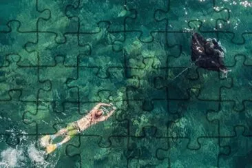 Hombre y Mantarraya, Fiji, por Droneworks NZ jigsaw puzzle