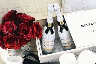 Moet and Chandon Champagne-Cheers! jigsaw puzzle