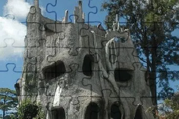 Crazy Tree house Vietnam