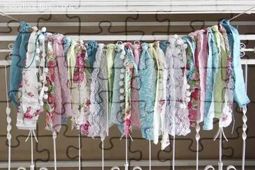פאזל של Party Banner Made of Fabric Strips