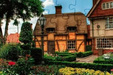 nature_house_flowers_flowerbed_