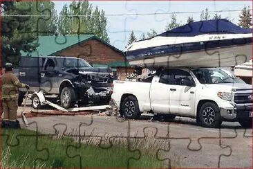 CAMIONETA CON LANCHA DE SOMBRERO