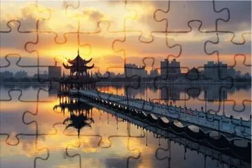 å°ç£é«˜é›„è“®æ± æ½­ jigsaw puzzle