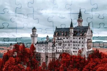 Neuschwanstein-Castle-in-Fall