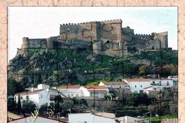 MONTÃNCHEZ (CÃCERES) â€¦ Y SU CASTILLO jigsaw puzzle