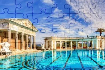 Piscina y el Castillo Romano