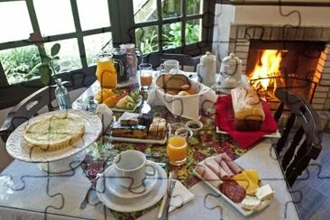 cafÃ© colonial jigsaw puzzle