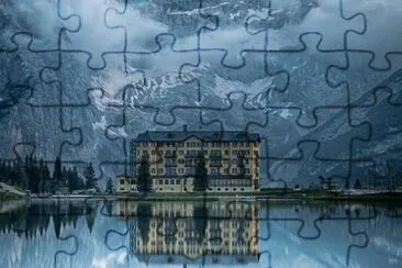 Hotel on Glass jigsaw puzzle