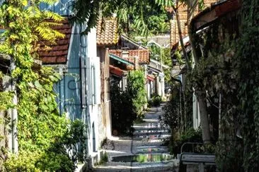 PETIT VILLAGE