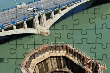 פאזל של ConstrucciÃ³n de un cimiento en el agua