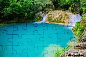 linda laguna azul