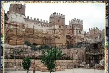 BAÃ‘OS DE LA ENCINA (JAÃ‰N) - CASTILLO BIEN CONSERVADO jigsaw puzzle