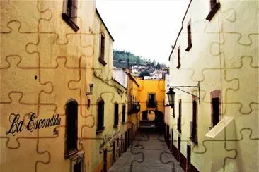 CallejÃ³n de Ciudad Zacatecas, MÃ©xico. jigsaw puzzle
